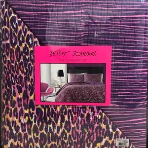 Betsey Johnson Full/Queen Quilt set